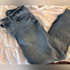 Old Navy O.G. Straight High Rise Jeans - 8 short, extra stretch Medium Wash